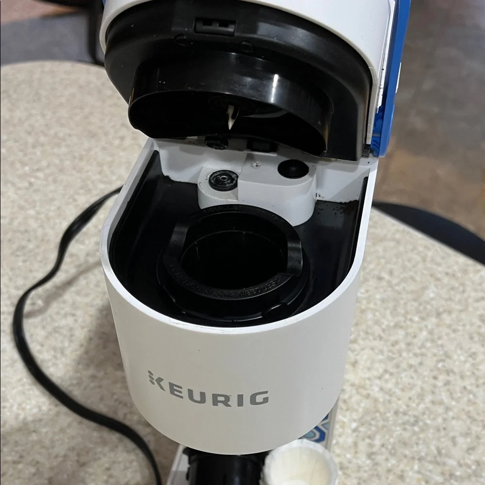 Keurig Blue and White Coffee Maker - Picture 4 of 7